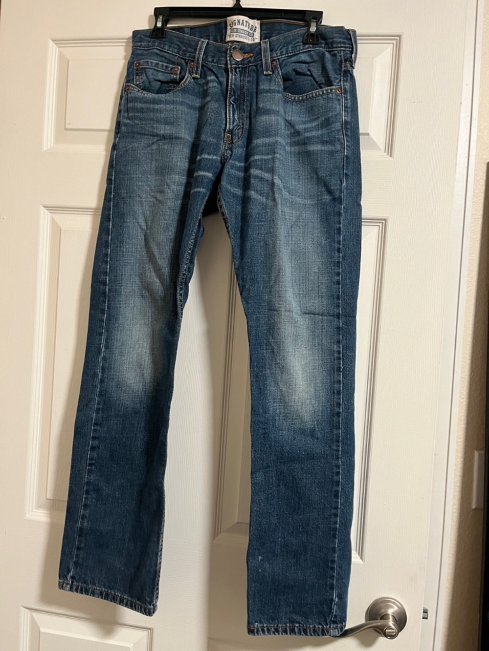 Signature by Levi Strauss Men’s Straight Jeans in Medium Blue Wash